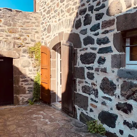 Maison Studio Avec Jardin Salers Exterior photo