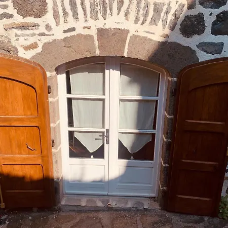 Maison Studio Avec Jardin Salers Exterior photo